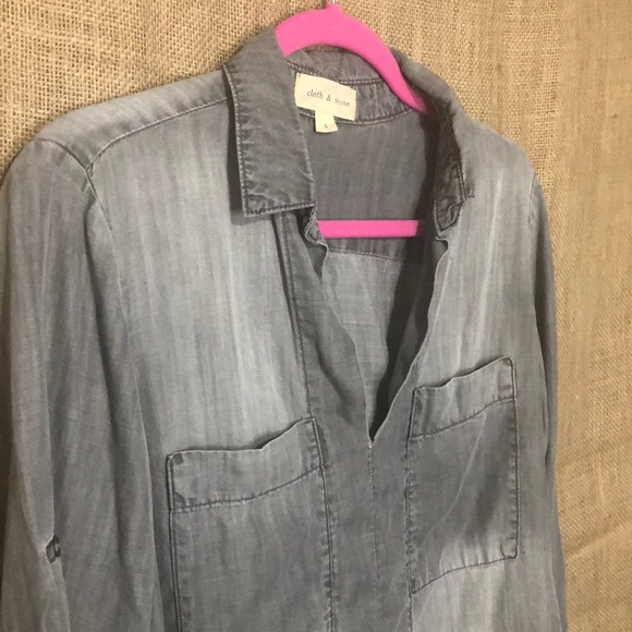 Cloth and Stone SZ S V Neck Shirt Casual Chambray - Picture 3 of 7